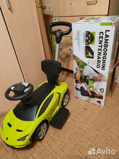 Детская машинка каталка с ручкой