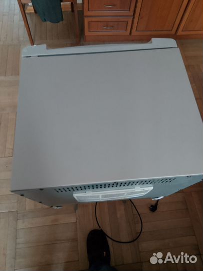 Маленький термоэлектрический холодильник supra