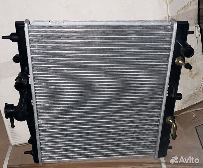 Радиатор охлаждения Nissan Micra 3/Note