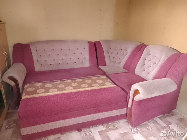 Угловой диван, в хорошем состоянии
