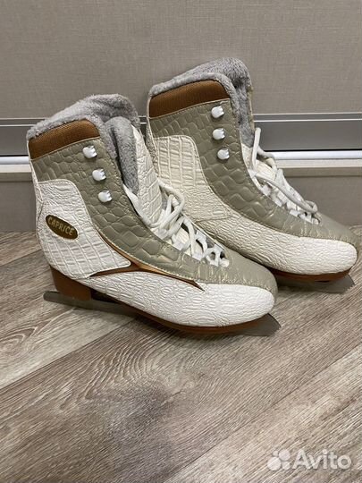 Коньки женские 39 размер