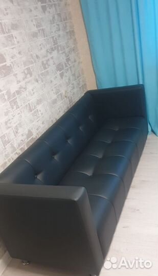 Офисный кожаный диван