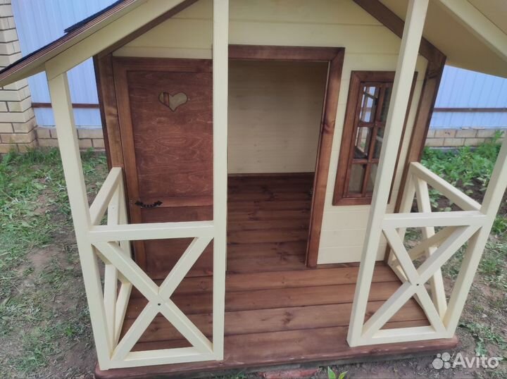 Детский домик для дачи из массива