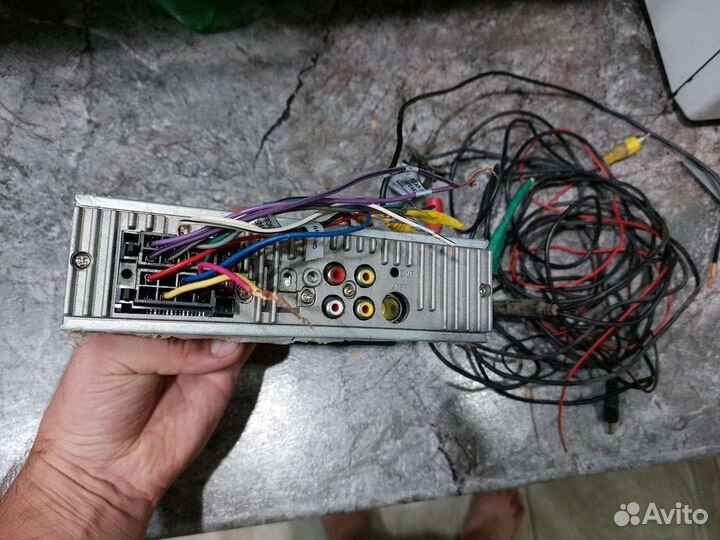 Магнитола с экраном и динамики