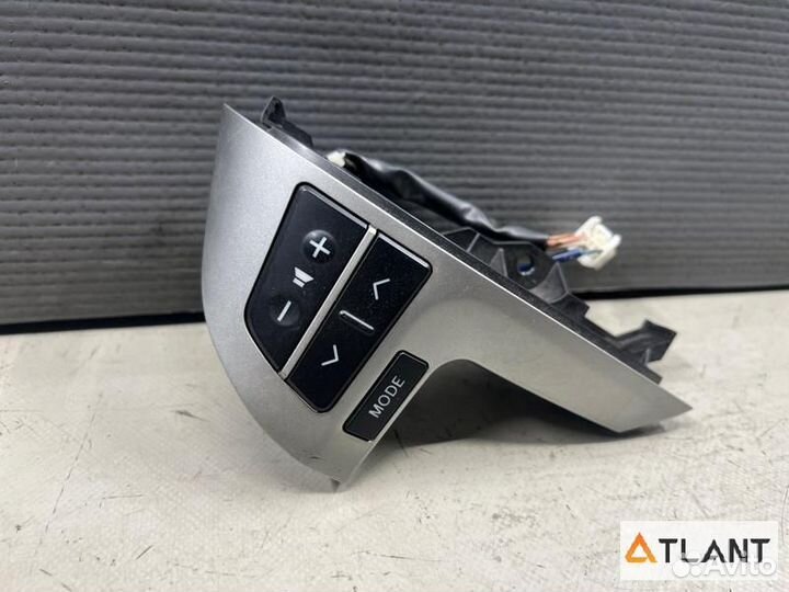 Кнопки на руль левый toyota noah