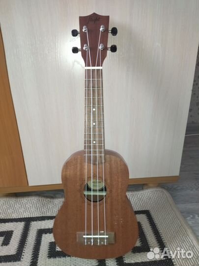Гавайская гитара «укулеле»