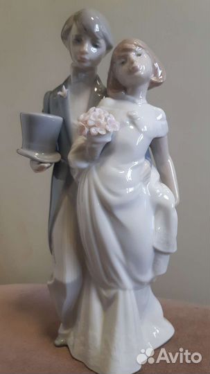 Статуэтка фарфор