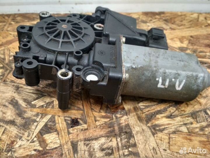 Мотор стеклоподъемника передний левый Audi A6 C5