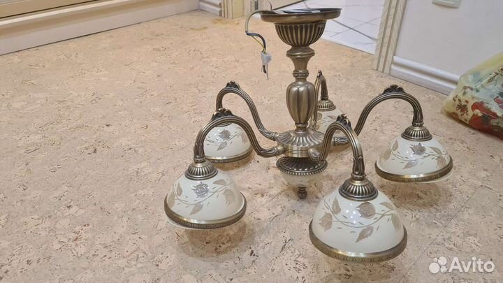 Комплект люстра и бра