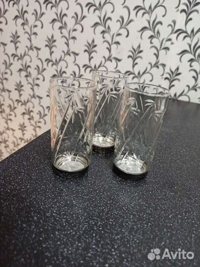 Три высокие рюмки
