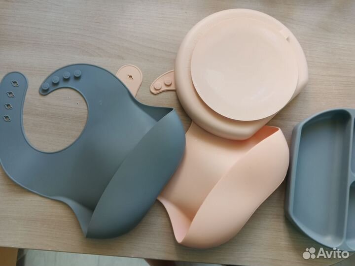 Силиконовые тарелки и нагрудники