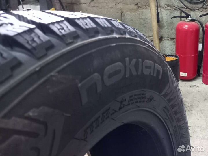 Nokian Tyres Hakkapeliitta 8 215/60 R16