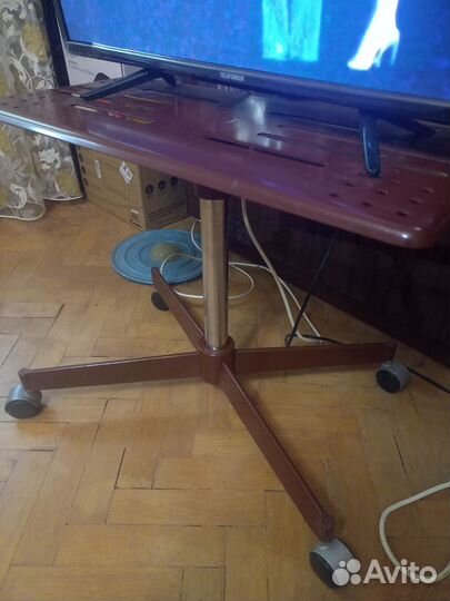 Столик на колесах для тв или компьютера