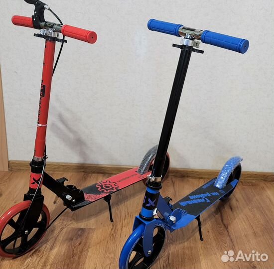 Самокат городской ручной и ножной тормоз новый