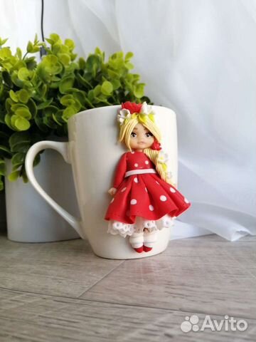 Кружка с девочкой, куколкой