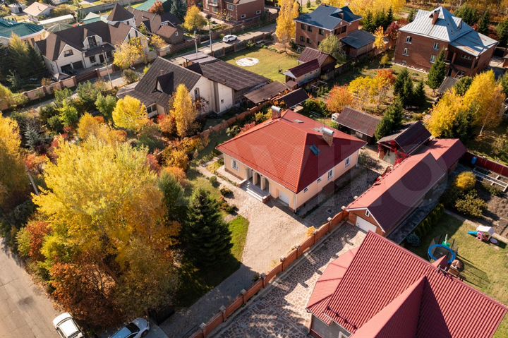 Коттедж 275 м² на участке 15 сот.