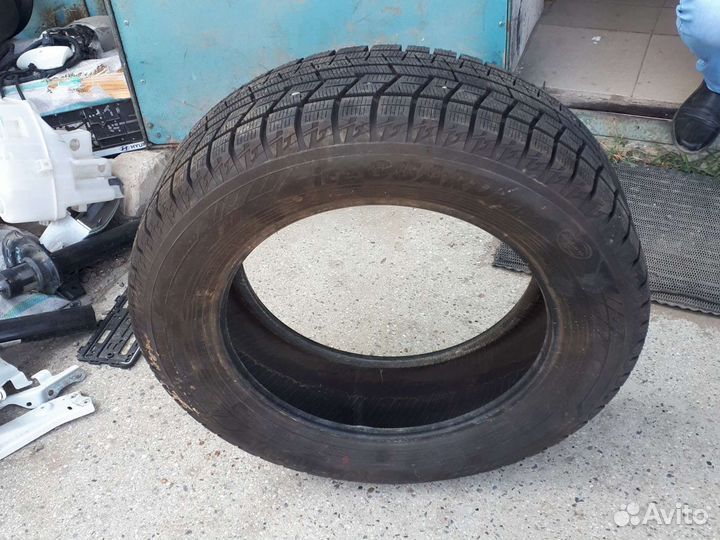 Yokohama Ice Guard IG60 215/60 R17