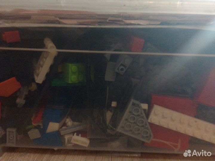 Коробка с конструктором Лего более 2-х наборов