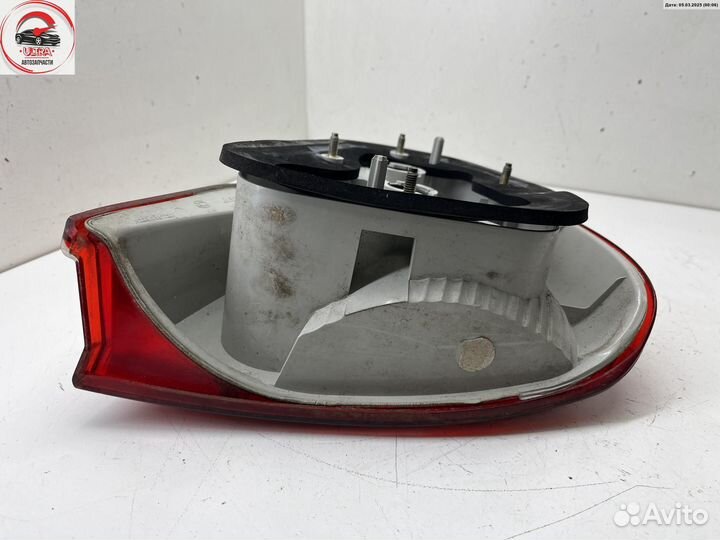 Фонарь задний левый б/у Mitsubishi Carisma