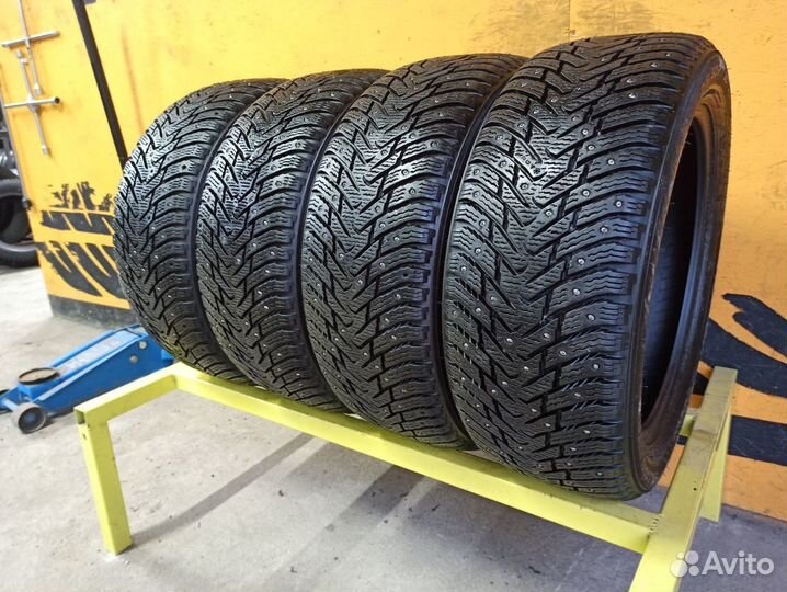 Nokian Tyres Hakkapeliitta 8 215/50 R17