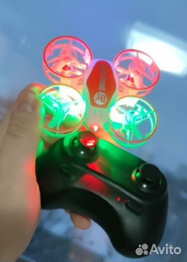 Мини дрон квадрокоптер на пульте светящиеся RGB