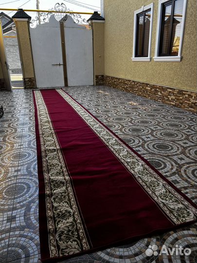 Красная ковровая дорожка