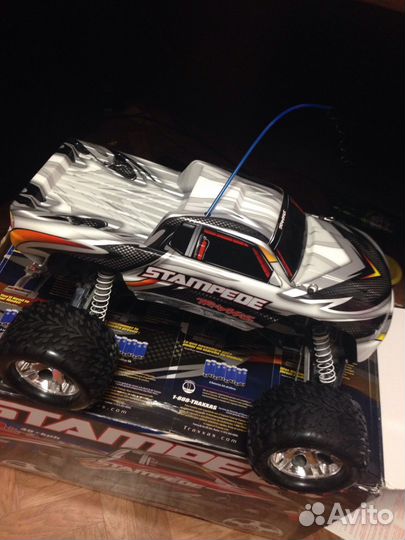 Машина на п/у stampede traxxas 3605