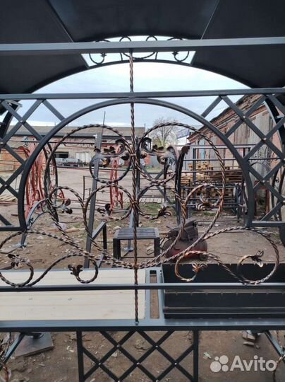 Мангальная зона с крышей