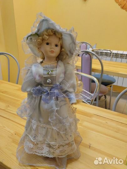 Кукла фарфоровая 45см