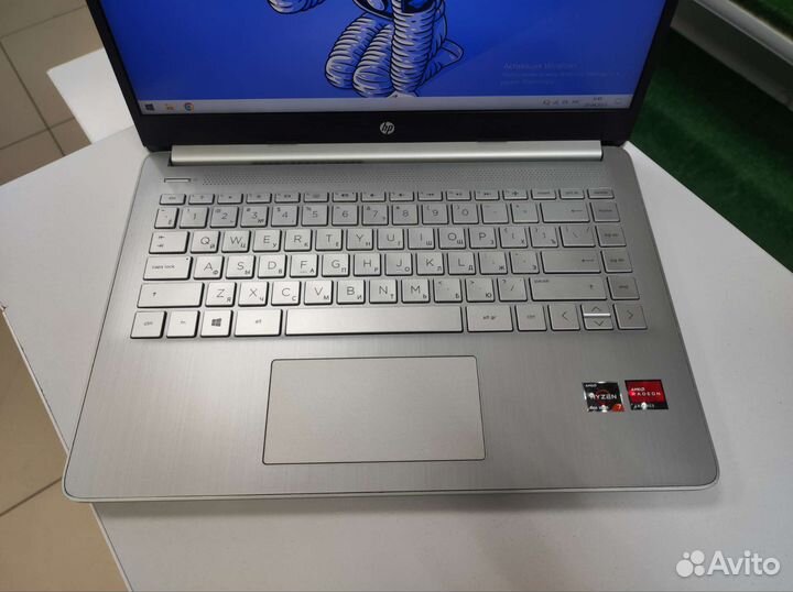 Топовый HP / 14