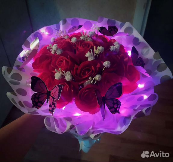 Светящиеся бабочки и мыльные розы