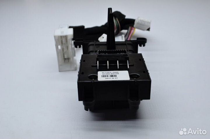 Б/У Блок кнопок Kia-Hyundai 93300D3110 93300D3110