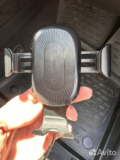 Беспроводная зарядка в автомобиль Baseus