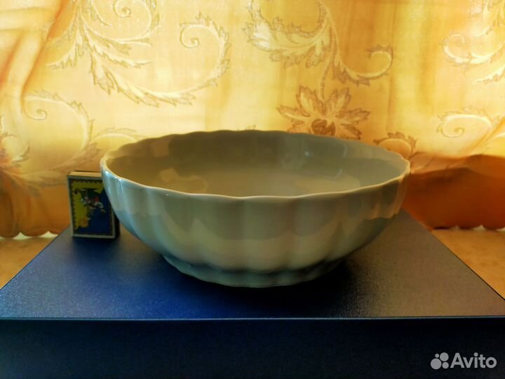 Массивный фарфоровый салатник. Ретро