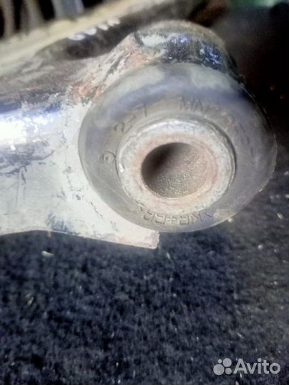 Рычаг подвески передний правый Mitsubishi