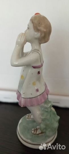 Фарфоровая Статуэтка девочка заблудилась ау