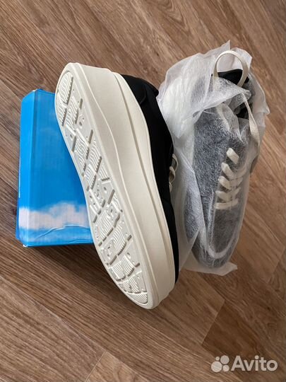 Кроссовки женские 38 размер