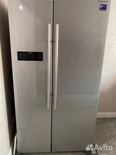 Холодильник Samsung (Side-by-Side) двухдверный