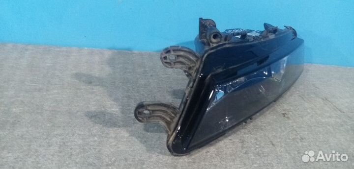 Правая противотуманная фара Skoda Octavia 3 (A7)