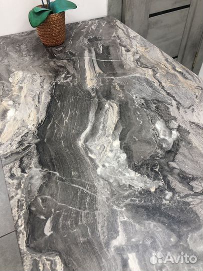 Стол обеденный