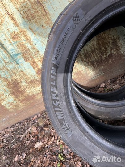 Michelin Pilot Sport 4 245/45 R17