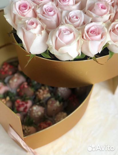 Композиция из ягод в шоколаде