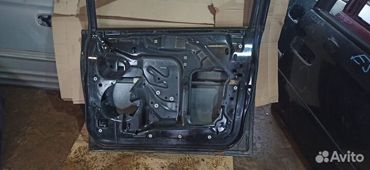 Дверь правая передняя Chrysler Town & Country 4