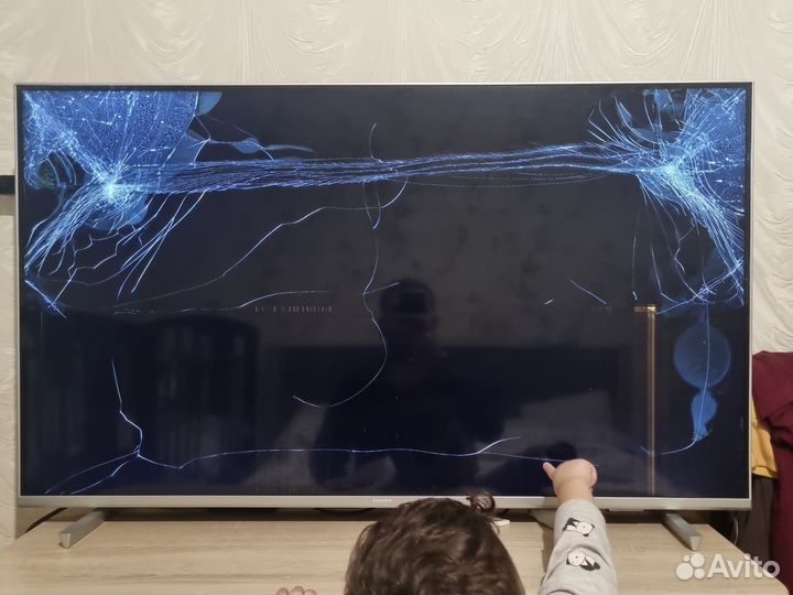 Телевизор Philips 43 дюйма PUS7956 на запчасти