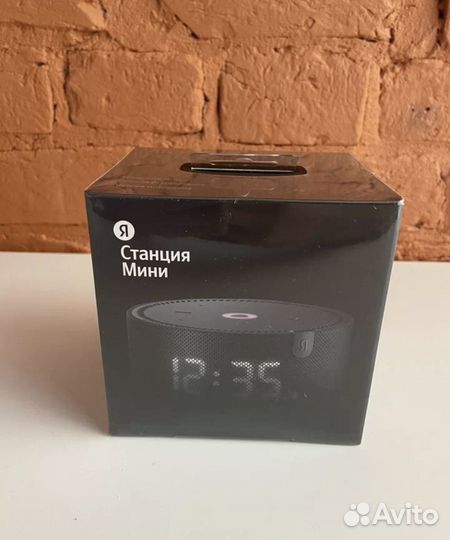 Умная колонка Яндекс Станция Мини с часами
