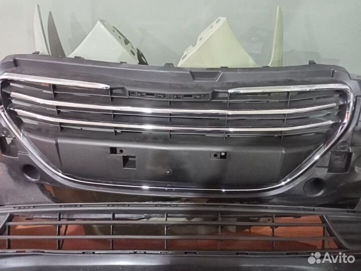 Передняя часть Peugeot 301