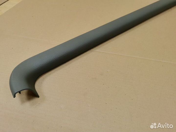 Обшивка двери задней правой Chrysler Voyager 3.3L