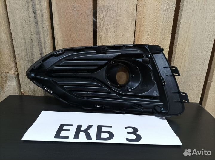 Накладка противотуманной фары правая Hyundai Solar