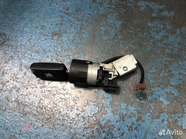 Замок зажигания Peugeot 3008