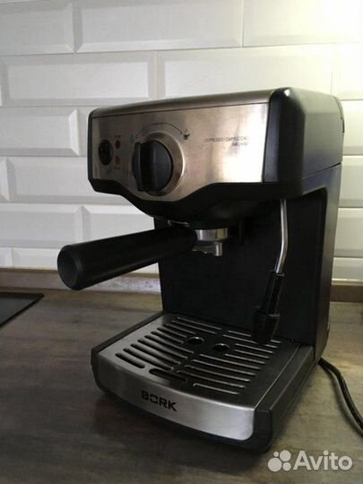 Кофеварка автомат Bork 9617 с капучинайзером